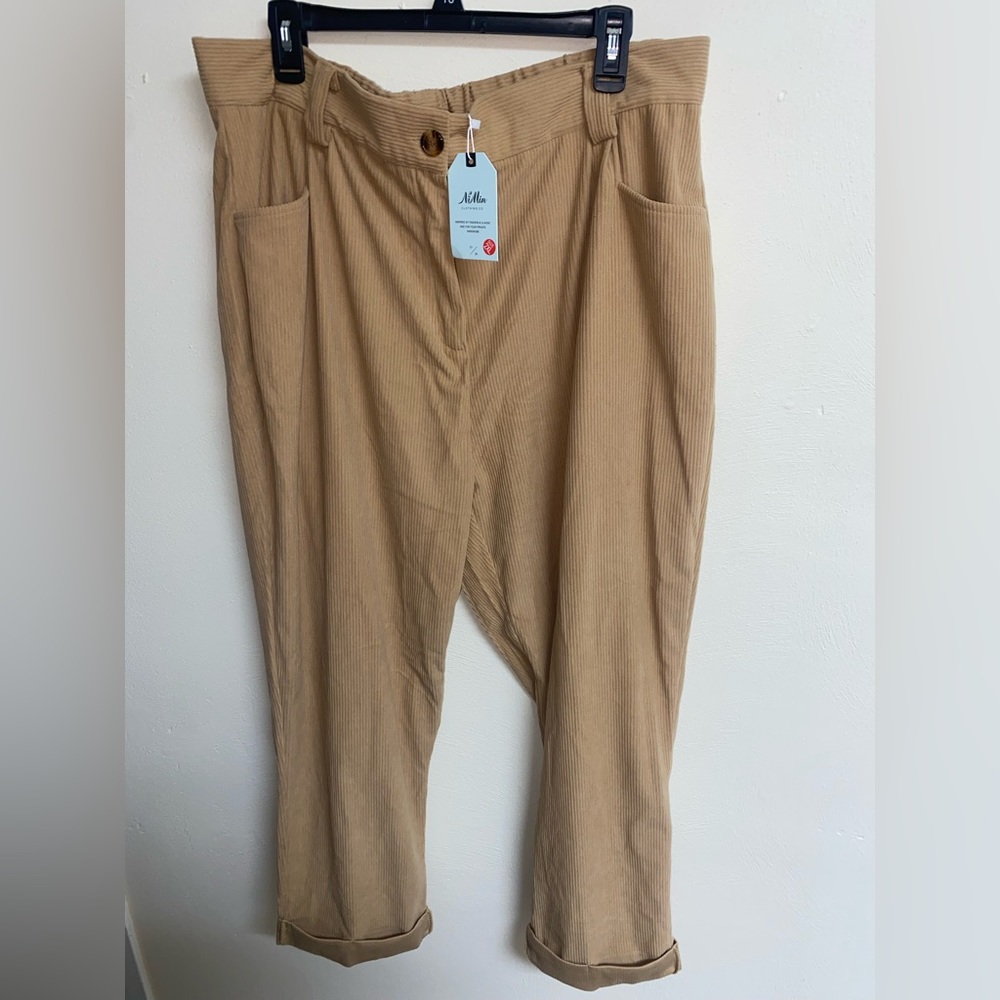 Nwt women’s khaki pants